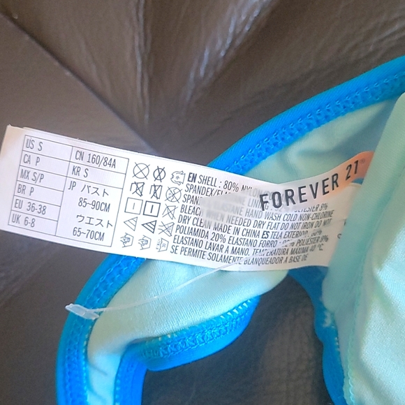 Azure bikini 👙 - Picture 3 of 7